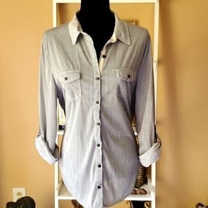 🌻Navy Blue & White Button Down